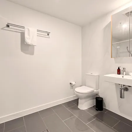 Ivy & Eve - 2br - Pool - Balcony - Parking