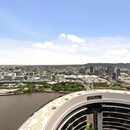 Queen's Wharf | River Views, Pool & Free Parking