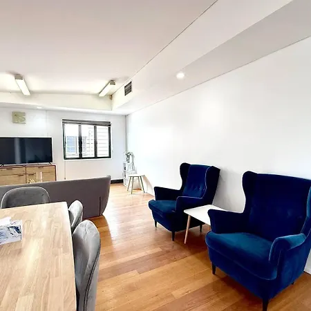 Apartment 5 Bedrooms, 10 Guests - Family & Group Getaway