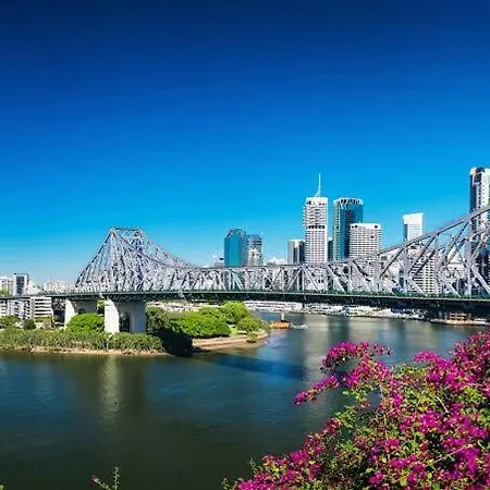River View Pool Gym Apartment Brisbane