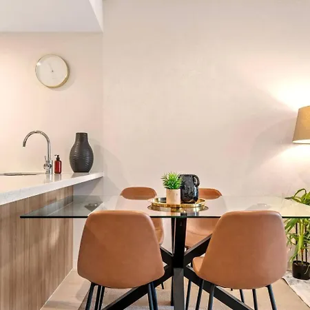 Apartment St Modern 1br Pool Parking