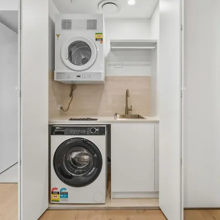 Modern 2br On Coronation Drive, Toowong