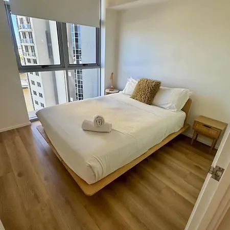 Skyline Escape - 3 Bedroom With River Views Apartment Brisbane