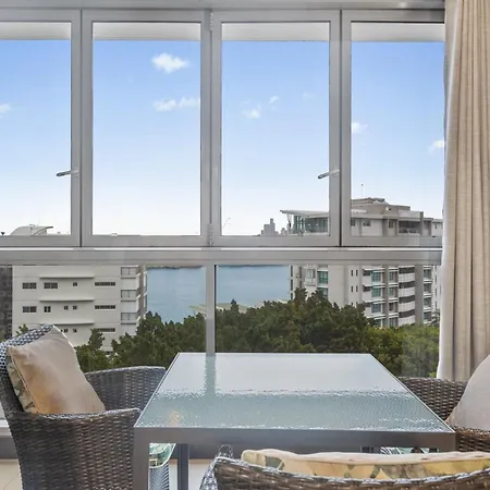 Hamilton Riverview With Balcony & Pool Apartment *