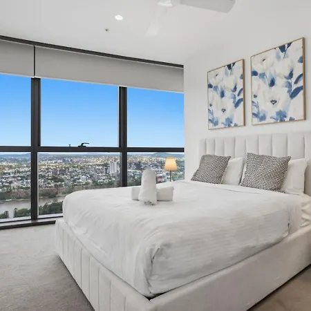 Apartment Level 43 Sweeping Skyline Luxury Designer 1br
