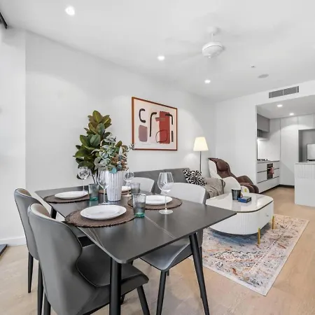 Landmark Queens Wharf 1br Wit Pool Gym And View Brisbane