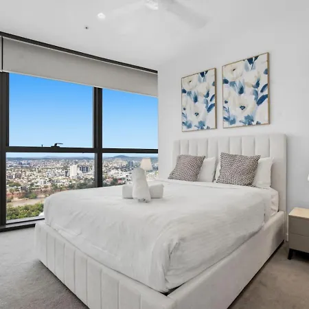 Apartment Level 43 Sweeping Skyline Luxury Designer 1br *