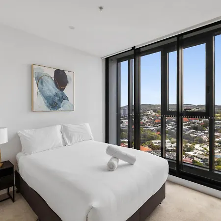 Lights Retreat - Fortitude Valley Apartment