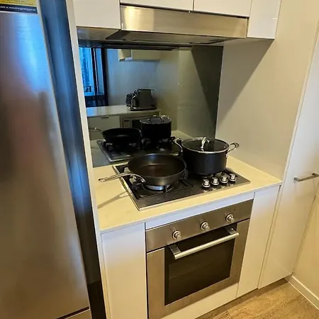 27fl River & Views + Balcony, Pool & Parking - Apartment