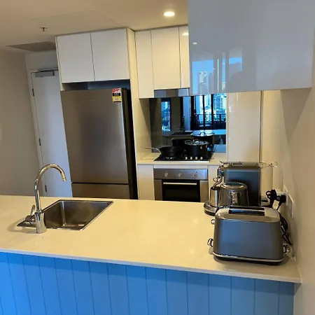 27fl River & Views + Balcony, Pool & Parking -