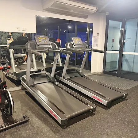 Apartment Hope St Staycation Pool Gym Sauna Parking M30 *