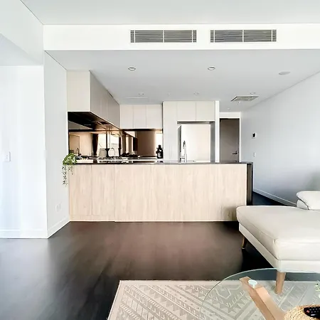 Apartment One Sky - Sleep 6 - Pools Cinema Sauna Gym Free Parking *