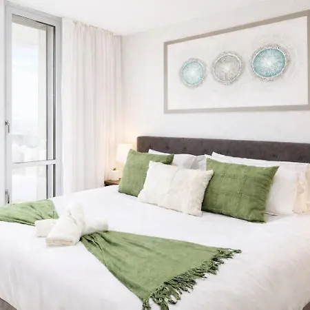 Apartment Alex Perry | 2br Escape + Pool, Gym & Free Parking
