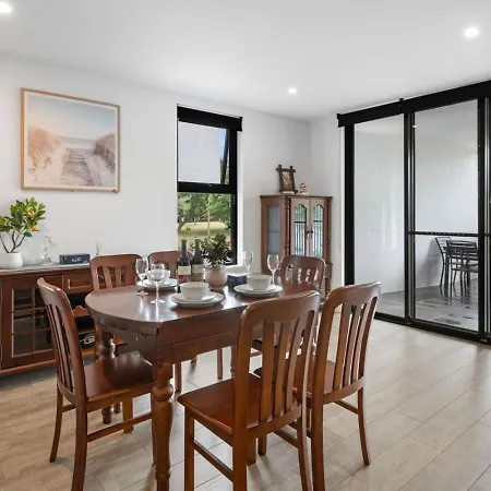 Modern 3br Near Uq, St Lucia
