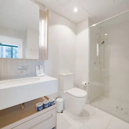 Modern 1 Bedroom Prime Cbd Location Apartment *