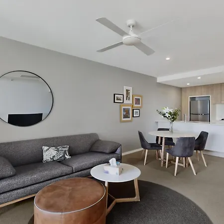 Hamilton Portside Luxe Level 5