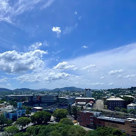 Quay To The City! Spacious, Stylish, Apartment Brisbane
