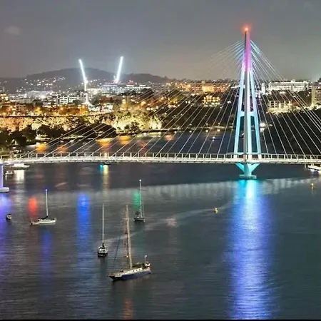 Skyline Escape - 3 Bedroom With River Views Brisbane