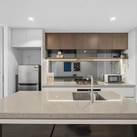 Apartment Level 43 Sweeping Skyline Luxury Designer 1br Brisbane
