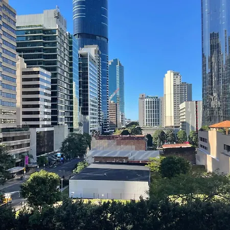 Apartment Large 2 Bed 2 Bath 1 Park Inner Location *