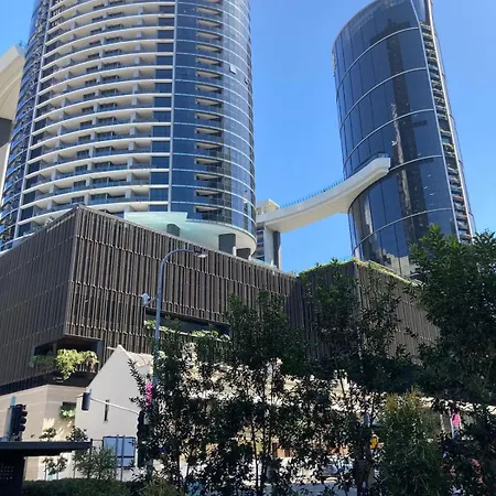 Large 2 Bed 2 Bath 1 Park Inner Location Apartment Brisbane
