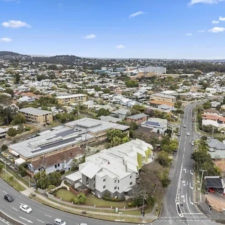 Lovely 3-bed With Alfresco Dining By Custom Hosting * Brisbane