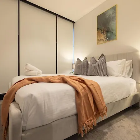 Stylish Skytower Cbd Getaway - Skyline Pool, Gym, Fast Wi-fi, River Walk, Botanical Gardens Brisbane