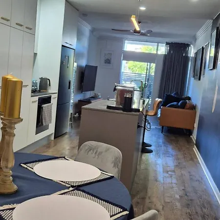 A Perfect Place To Hide Away With River Side Charm Apartment Brisbane