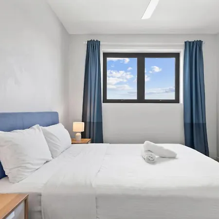 2bedroom Balcony Close To The Apartment Brisbane
