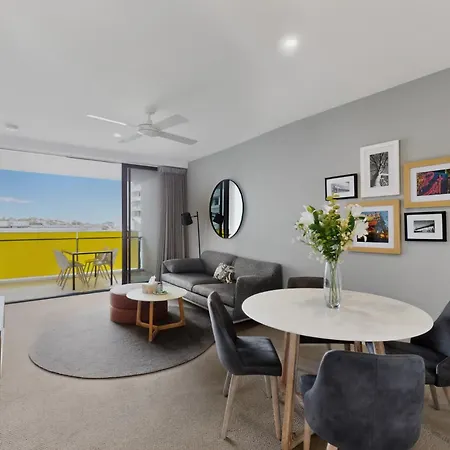 Hamilton Portside Luxe Level 5 Apartment