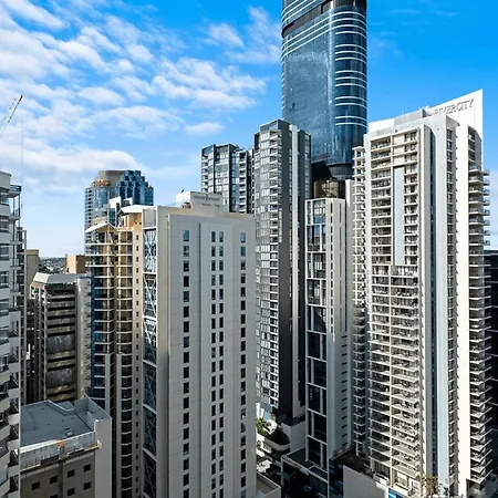 Apartment Centre With Awesome Views! *
