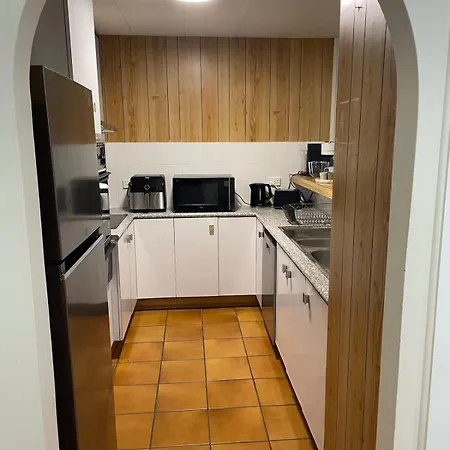Large 2 Bed 2 Bath 1 Park Inner Location