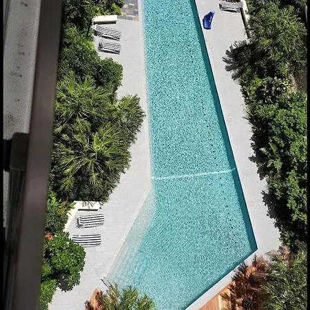 Penthouse-top Floor With Pool & Views