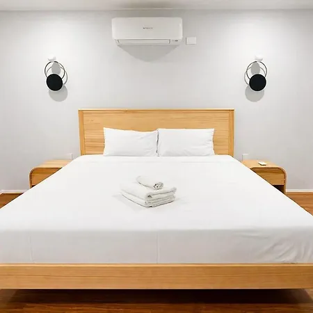 Full Ac 3br With Pool & 3 Parking Spot Brisbane