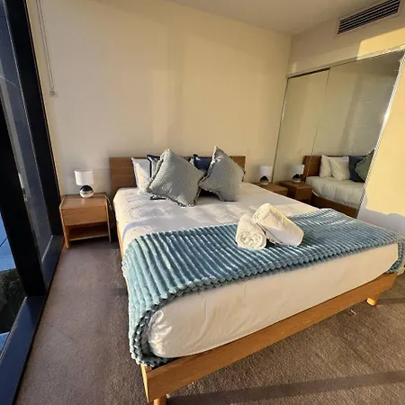 Apartment 27fl River & Views + Balcony, Pool & Parking - Brisbane