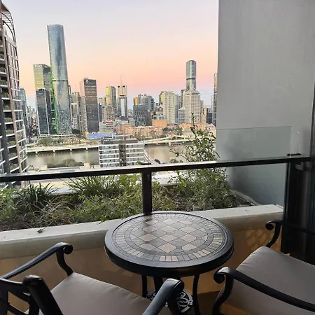 27fl River & Views + Balcony, Pool & Parking - Brisbane