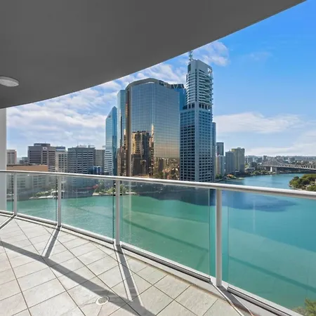 Bridge Views - Sleeps 8 - Cbd - Pool, Gym & Parking Apartment