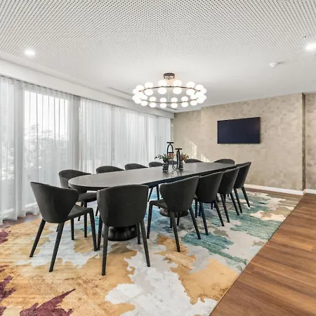 Landmark Queens Wharf 1br Wit Pool Gym And View