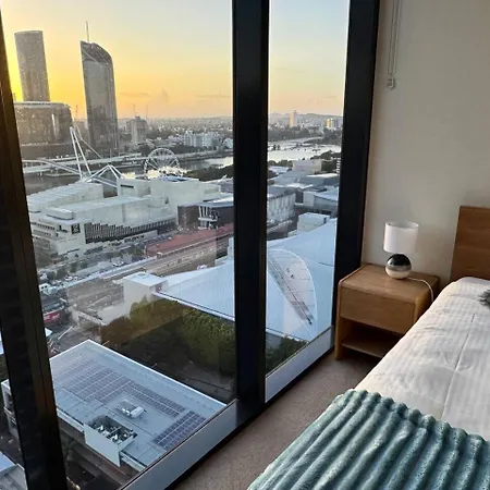 27fl River & Views + Balcony, Pool & Parking - Apartment