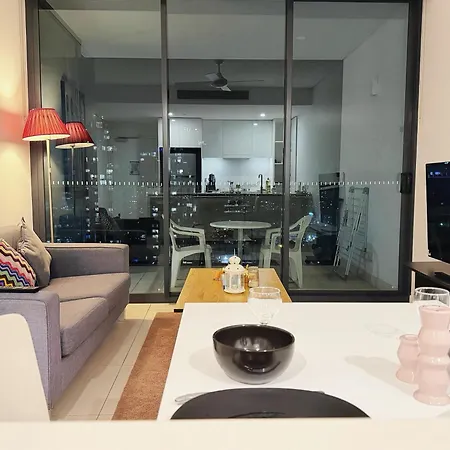 Hope St Staycation Pool Gym Sauna Parking M30 Brisbane