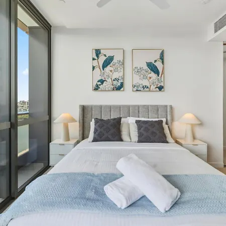 Modern 2br On Coronation Drive, Toowong