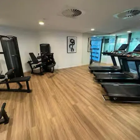 Lavish 3 Bedroom In Queens Wharf With Car Park Apartment