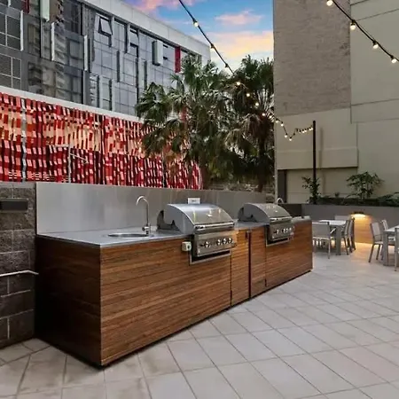Skyline Escape - 3 Bedroom With River Views Apartment