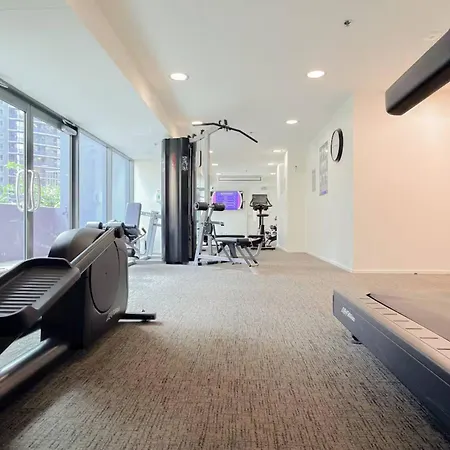 Bridge Views - Sleeps 8 - Cbd - Pool, Gym & Parking Apartment