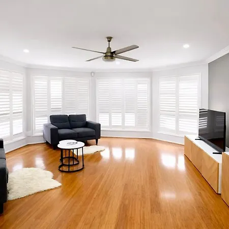 Full Ac 3br With Pool & 3 Parking Spot Apartment