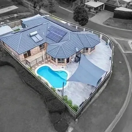 Full Ac 3br With Pool & 3 Parking Spot *