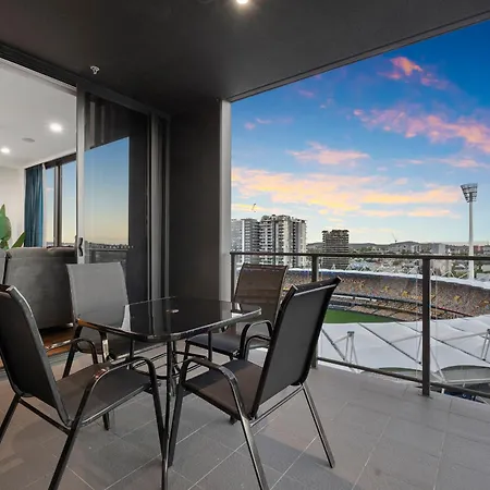 12th Floor Stadium View -2br-free Parking-cbd Apartment