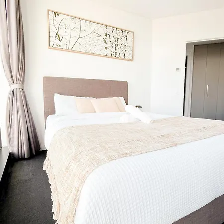Apartment One Sky - Sleep 6 - Pools Cinema Sauna Gym Free Parking Brisbane