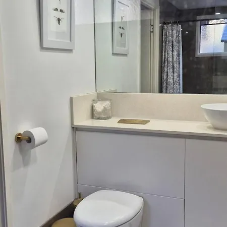 A Perfect Place To Hide Away With River Side Charm * Brisbane
