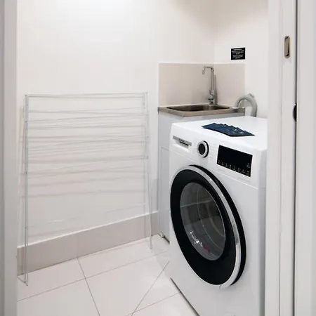 Apartment Modern 1 Bedroom Prime Cbd Location